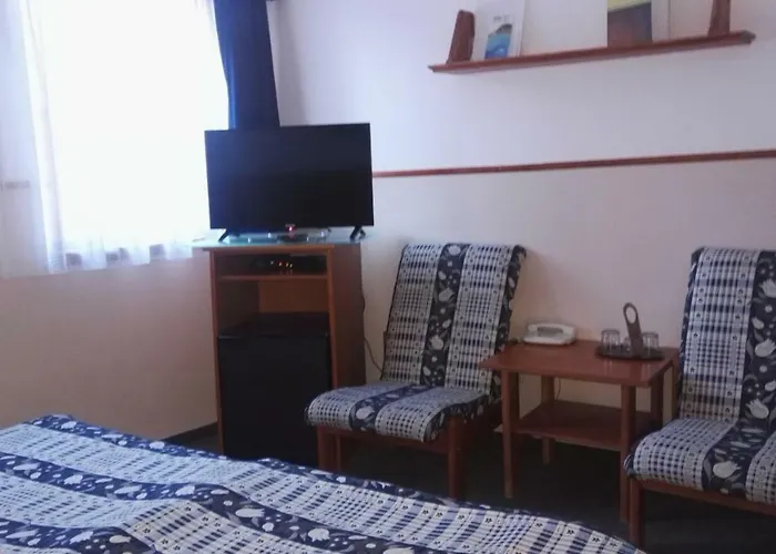 Tokert Szalloda Es Etterem מלון